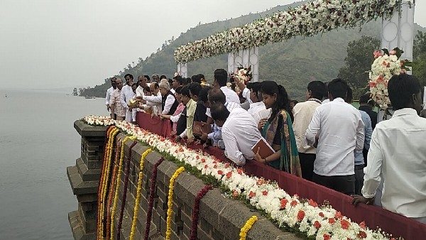  ಭದ್ರಾ ಜಲಾಶಯದಿಂದ ನೀರಿನ ಹರಿವು