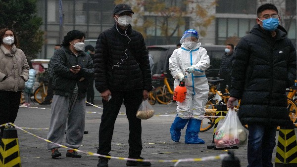ಏಕಾಏಕಿ ಕೊರೊನಾ ನಿರ್ಬಂಧ ಸಡಿಲಗೊಳಿಸಿದ ಚೀನಾ ಸರ್ಕಾರ