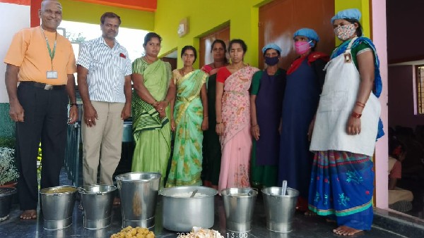 ವಿದ್ಯಾರ್ಥಿಗಳಿಗಾಗಿ ಅಕ್ಷರ ದಾಸೋಹ ಜೋಳಿಗೆ ಯೋಜನೆ