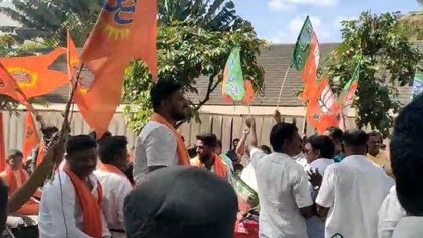Congress workers attempt to lay siege to Ct Ravis house 