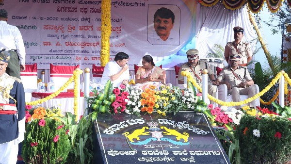 ಬೇಲಿಯೇ ಎದ್ದು ಹೊಲ ಮೇಯ್ದಂತೆ ಆಗಬಾರದು