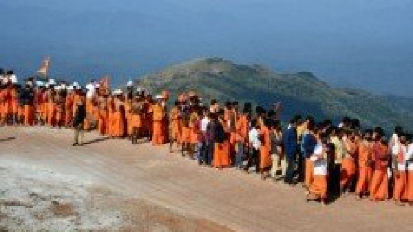 ಸಿಹಿ ಹಂಚಿ ಸಂಭ್ರಮಿಸಿದ ಬಿಜೆಪಿ ಕಾರ್ಯಕರ್ತರು 