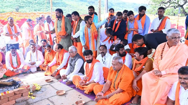 ಎರಡನೇ ಬಾರಿಗೆ ಪೀಠದ ಸಮೀಪದಲ್ಲೇ ಹೋಮ-ಹವನ