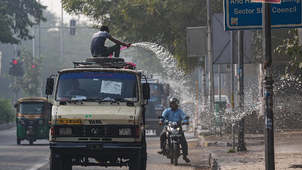 Air Quality Likely To Worsen in New Delhi: Curbs On Construction and Industrial Work