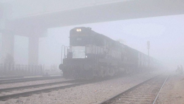 Extreme cold in Delhi: More than ten trains delayed due to fog