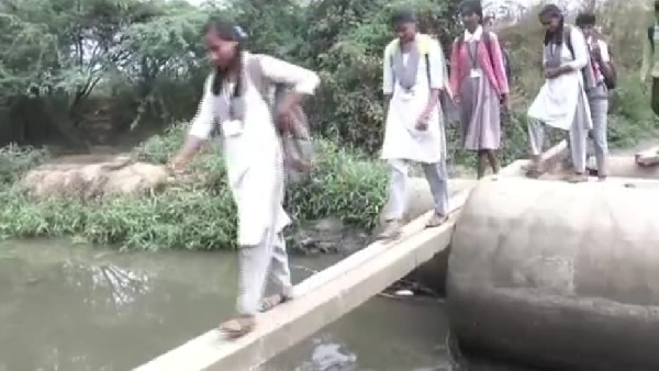 No bridge to rajakaluve in Chikkanahalli of Davanagere, problem for school childrens No bridge to rajakaluve in Chikkanahalli of Davanagere, problem for school childrens