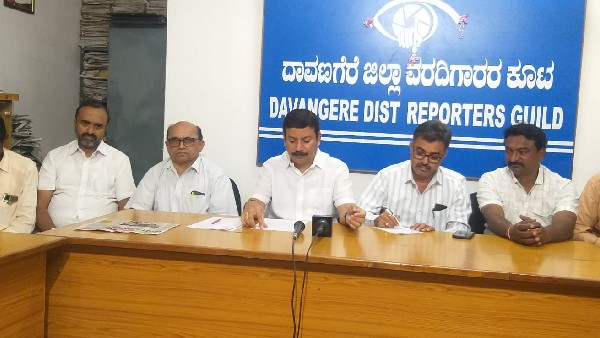 ಜಯಮೃತ್ಯುಂಜಯ ಸ್ವಾಮಿಗಳು ನಡೆಸುತ್ತಿರುವ ಹೋರಾಟ ಅರ್ಥ ಕಳೆದುಕೊಳ್ಳುತ್ತಿದೆ ಜಯಮೃತ್ಯುಂಜಯ ಸ್ವಾಮಿಗಳು ನಡೆಸುತ್ತಿರುವ ಹೋರಾಟ ಅರ್ಥ ಕಳೆದುಕೊಳ್ಳುತ್ತಿದೆ