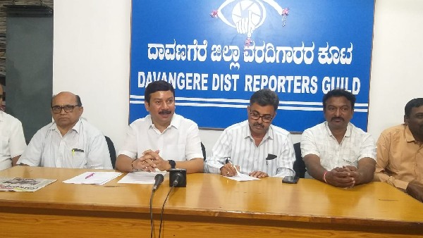 ಒಗ್ಗಟ್ಟಿನಿಂದ ಹೋರಾಟ ನಡೆಸಿದರೆ ಮಾತ್ರ ಸರ್ಕಾರ ಮಣಿಯುತ್ತದೆ ಒಗ್ಗಟ್ಟಿನಿಂದ ಹೋರಾಟ ನಡೆಸಿದರೆ ಮಾತ್ರ ಸರ್ಕಾರ ಮಣಿಯುತ್ತದೆ