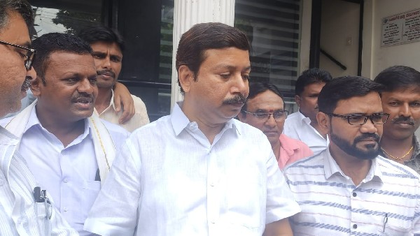 ಸ್ವಾಮೀಜಿ ನನ್ನ ವಿಚಾರದ ಬಗ್ಗೆ ಸುಳ್ಳು ಮಾಹಿತಿ ನೀಡಿದ್ದಾರೆ ಸ್ವಾಮೀಜಿ ನನ್ನ ವಿಚಾರದ ಬಗ್ಗೆ ಸುಳ್ಳು ಮಾಹಿತಿ ನೀಡಿದ್ದಾರೆ