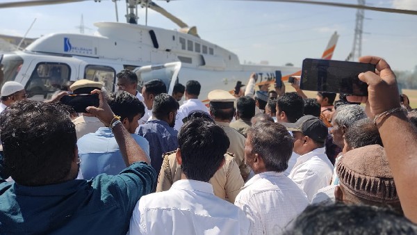 ಜನರನ್ನು ನಿಯಂತ್ರಿಸಲು ಪೊಲೀಸರ ಹರಸಾಹಸ