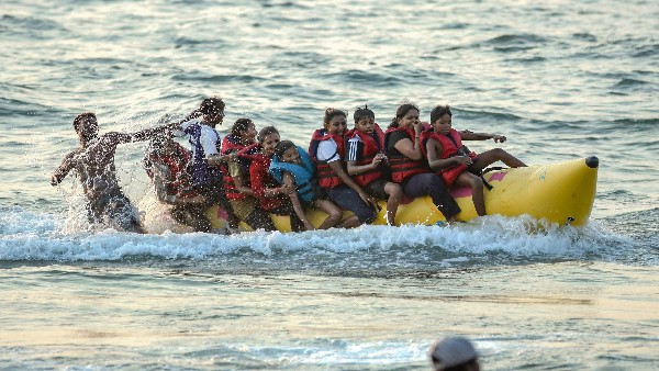 Tourism season picks up, Goa airport record flights