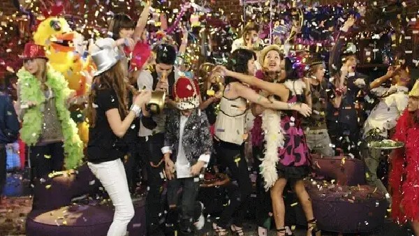 ಸಾಮಾಜಿಕ ಕೂಟಗಳಲ್ಲಿ ಭಾರಿ ಏರಿಕೆ 