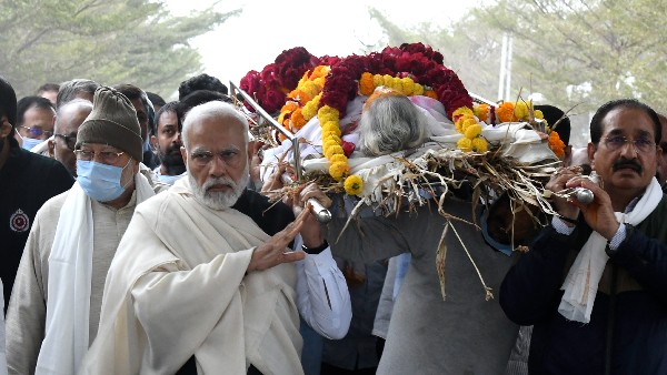 PM Narendra Modis Mother Heeraben Modi Cremated with Simple Rituals in Limited Time PM Narendra Modis Mother Heeraben Modi Cremated with Simple Rituals in Limited Time