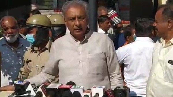 Central Minister Pralhad Joshi Sarcasm Reaction Against Congress Padayatra