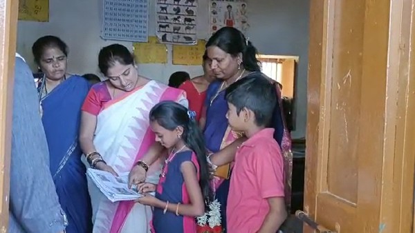 Teaching to Hosnayakarahatti govt School students by K Poornima Srinivas Teaching to Hosnayakarahatti govt School students by K Poornima Srinivas