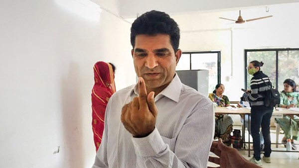 Gujarat Poll Results 2022: AAPs CM face Isudan Gadhvi leads from Khambhalia