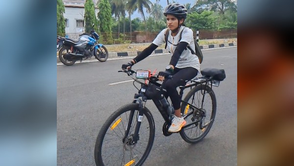 ದಾರಿಯ ಮಧ್ಯದಲ್ಲೇ ಊಟ, ಉಪಚಾರ 