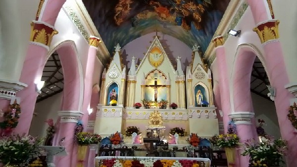 ವೀರರಾಜೇಂದ್ರ ನೀಡಿರುವ ರಡು ದೀಪಕಂಬಗಳು 