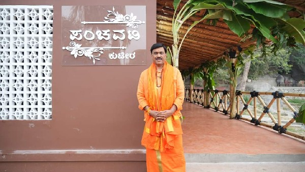 ರೆಡ್ಡಿಯಿಂದ ಇಬ್ಬರು ರೈತರಿಗೆ ಸನ್ಮಾನ ರೆಡ್ಡಿಯಿಂದ ಇಬ್ಬರು ರೈತರಿಗೆ ಸನ್ಮಾನ