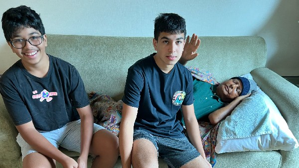 ಸಿಂಗಾಪುರದಲ್ಲೇ ಉಳಿದುಕೊಂಡ ತೇಜಸ್ವಿ ಯಾದವ್, ಮಿಸಾ ಸಿಂಗಾಪುರದಲ್ಲೇ ಉಳಿದುಕೊಂಡ ತೇಜಸ್ವಿ ಯಾದವ್, ಮಿಸಾ