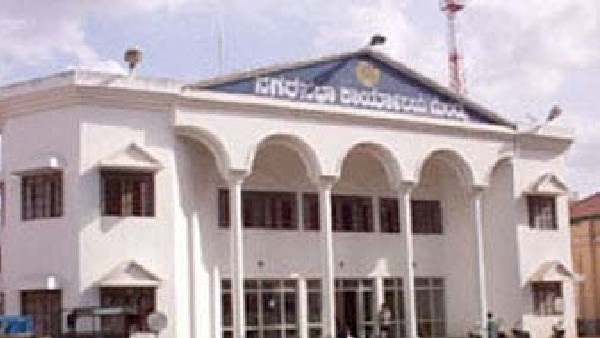 ಅವ್ಯವಸ್ಥೆಯ ಆಗರವಾದ ಮಂಡ್ಯ ನಗರ ರಸ್ತೆಗಳು