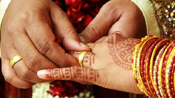Bride and groom Fight On Stage - guests capture video Bride and groom Fight On Stage - guests capture video