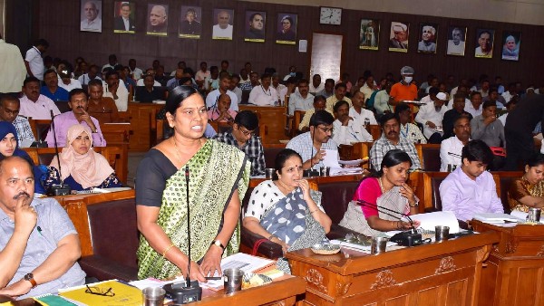 ಅಧಿಕಾರಿಗಳ ವಿರುದ್ಧ ಸಚಿವರು ಗರಂ 