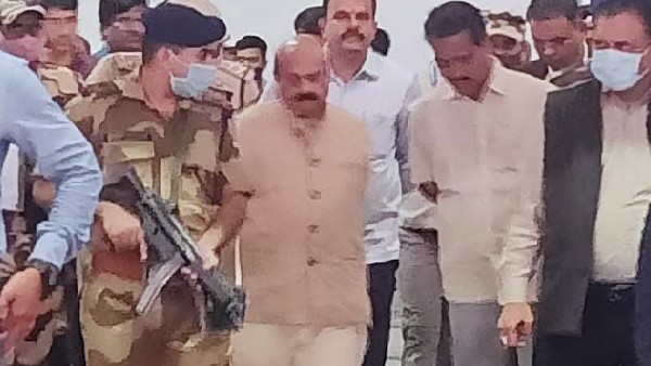 ನೈತಂಗಡಿಯಲ್ಲಿ ಅಂತಿಮ ದರ್ಶನ ನೈತಂಗಡಿಯಲ್ಲಿ ಅಂತಿಮ ದರ್ಶನ