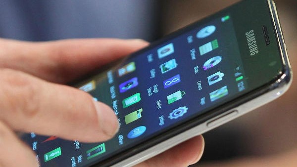 Priests demand ban on mobile phones inside the temple 