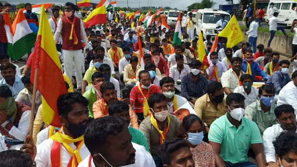 Protest erupted at Belgaum border stones pelted at Maharashtra vehicles Protest erupted at Belgaum border stones pelted at Maharashtra vehicles