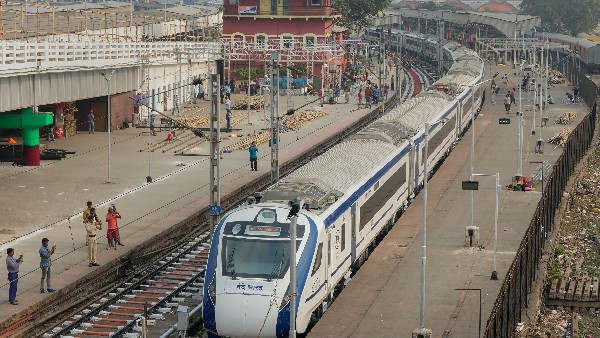 ಹಿಂದೆ ಟ್ರೇನ್ 18 ಎಂದು ಕರೆಯಲಾಗುತ್ತಿತ್ತು 
