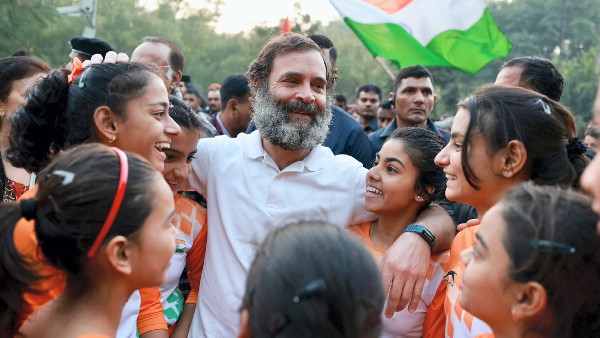 Mansukh Mandaviya writes to Rajasthan CM & Rahul Gandhi to follow COVID guidelines in Bharat Joda Yatra Mansukh Mandaviya writes to Rajasthan CM & Rahul Gandhi to follow COVID guidelines in Bharat Joda Yatra