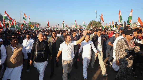 Mansukh Mandaviya writes to Rajasthan CM & Rahul Gandhi to follow COVID guidelines in Bharat Joda Yatra Mansukh Mandaviya writes to Rajasthan CM & Rahul Gandhi to follow COVID guidelines in Bharat Joda Yatra