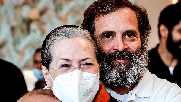 Congress Bharat Jodo Yatra Rahul Gandhi hugs Mother Sonia Gandhi 