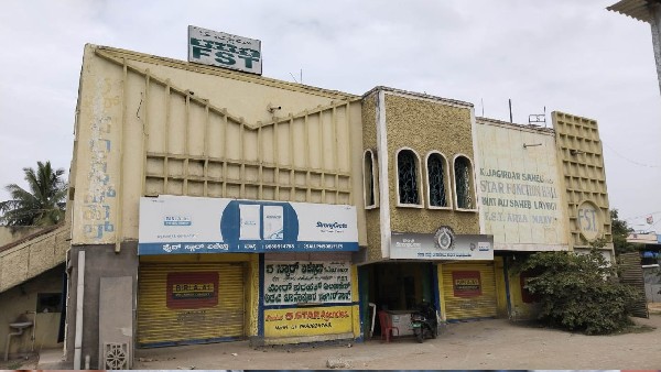 ಸಾಮಾಜಿಕ ಜಾಲತಾಣಗಳದ್ದೇ ದರ್ಬಾರ್ ಸಾಮಾಜಿಕ ಜಾಲತಾಣಗಳದ್ದೇ ದರ್ಬಾರ್