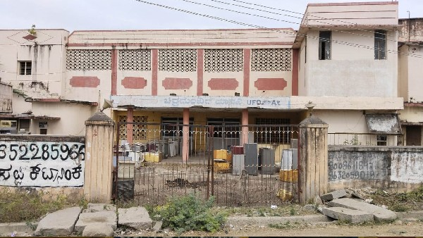 ಚಿತ್ರಮಂದಿರದ ಕಡೆ ಬಾರದ ಪ್ರೇಕ್ಷಕರು ಚಿತ್ರಮಂದಿರದ ಕಡೆ ಬಾರದ ಪ್ರೇಕ್ಷಕರು