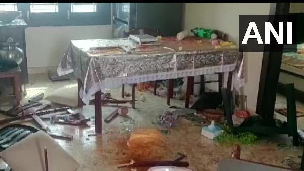 Over 100 Youths Barge Into House in Telangana Kidnap Woman Over 100 Youths Barge Into House in Telangana Kidnap Woman