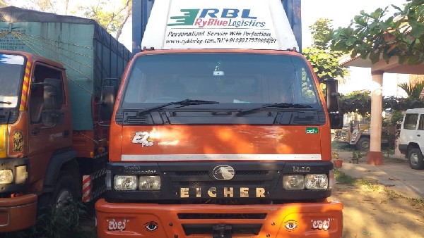 ಇಬ್ಬರು ಪೊಲೀಸರು ಜಾನುವಾರು ಸಾಗಣೆಯನ್ನು ತಡೆಯುವುದು ಹೇಗೆ