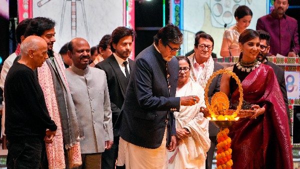 Freedom of expression being questioned: Amitabh Bachchan stands by Shah Rukh Khan 