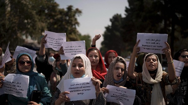 ಅಫ್ಘಾನಿಸ್ತಾನದಲ್ಲಿ ಮಹಿಳೆಯರು ಶಿಕ್ಷಣದಿಂದ ದೂರ, ಮದುವೆಗೆ ಹತ್ತಿರ ಅಫ್ಘಾನಿಸ್ತಾನದಲ್ಲಿ ಮಹಿಳೆಯರು ಶಿಕ್ಷಣದಿಂದ ದೂರ, ಮದುವೆಗೆ ಹತ್ತಿರ