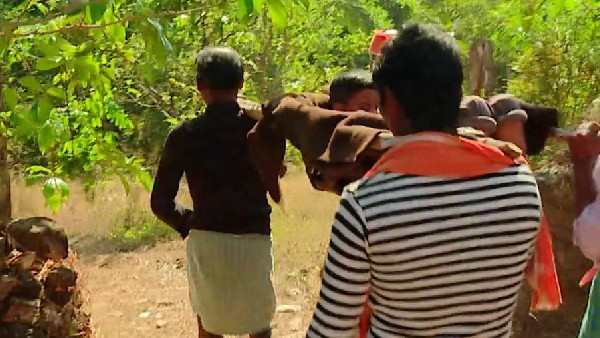 ಮೂರು ಕಿ.ಮೀ ರಸ್ತೆ ನಿರ್ಮಾಣಕ್ಕಾಗಿ ಗ್ರಾಮಸ್ಥರ ಆಗ್ರಹ ಮೂರು ಕಿ.ಮೀ ರಸ್ತೆ ನಿರ್ಮಾಣಕ್ಕಾಗಿ ಗ್ರಾಮಸ್ಥರ ಆಗ್ರಹ