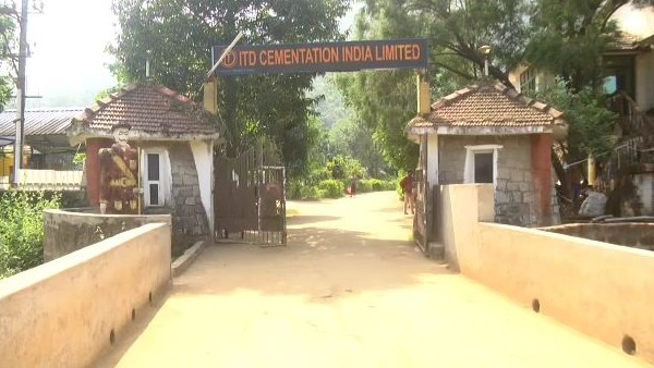 ರೆಸಾರ್ಟ್‌ನಲ್ಲಿ ತಂಗಿರುವ ಕಾರ್ಮಿಕರು 