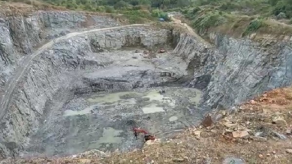Death Cases Increase In Chamarajanagar Quarry Collapse During Mining