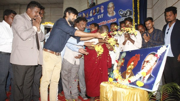 ಕರ್ನಾಟಕದಲ್ಲಿ ಕನ್ನಡಗರಿಗೆ ಉದ್ಯೋಗಾವಕಾಶ ನೀಡಬೇಕು