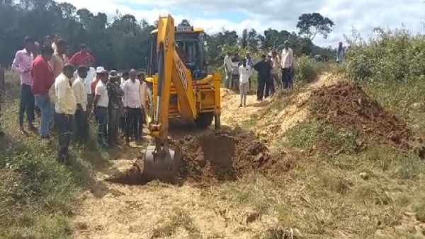 ಶಾಶ್ವತ ಪರಿಹಾರ ನೀಡದ ಸರ್ಕಾರ ವಿರುದ್ಧ ರೈತರ ಆಕ್ರೋಶ