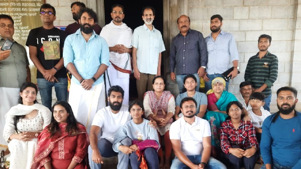 Chamarajanagar: Dr. Rajkumar family visits to venkataramanaswamy temple of Budubalu village Chamarajanagar: Dr. Rajkumar family visits to venkataramanaswamy temple of Budubalu village
