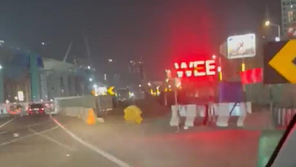 Smoke Weed Everyday display by Technical glitch in Mumbai Main road video viral 