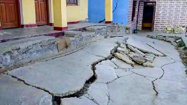 After Joshimath Cracks And Leaks Appear In Houses In UPs Aligarh After Joshimath Cracks And Leaks Appear In Houses In UPs Aligarh