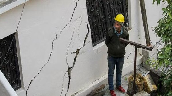 800ಕ್ಕೂ ಹೆಚ್ಚು ಕಟ್ಟಡಗಳು ಬಿರುಕು 