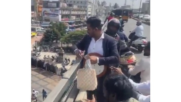 ಕತ್ತಿನಲ್ಲಿ ದೊಡ್ಡ ಗಡಿಯಾರ ನೇತಾಕಿಕೊಂಡಿದ್ದ